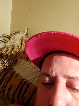 Snapshot of HeteroHotGuy1 chatting on October 21, 2025, 9:26 pm HeteroHotGuy1 online show from October 21, 2025, 9:26 pm