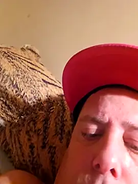 Snapshot of HeteroHotGuy1 chatting on November 1, 2025, 8:22 pm HeteroHotGuy1 online show from November 1, 2025, 8:22 pm