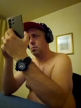 Snapshot of HeteroHotGuy1 chatting on November 3, 2025, 7:59 pm HeteroHotGuy1 online show from November 3, 2025, 7:59 pm