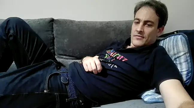 Snapshot of basquehotboy chatting on December 7, 2024, 10:06 pm basquehotboy online show from December 7, 2024, 10:06 pm