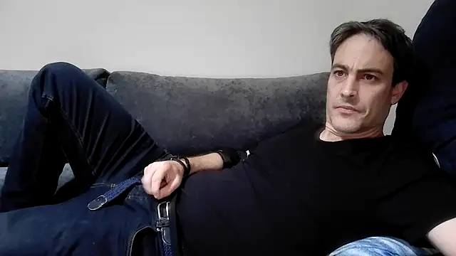 Snapshot of basquehotboy chatting on December 8, 2024, 11:29 pm basquehotboy online show from December 8, 2024, 11:29 pm