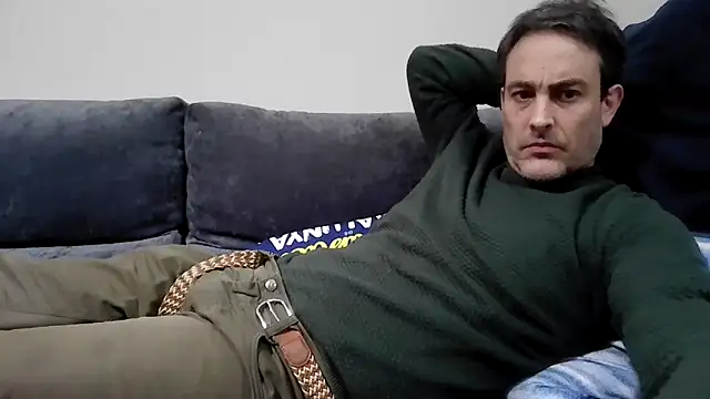 Snapshot of basquehotboy chatting on December 10, 2024, 10:47 pm basquehotboy online show from December 10, 2024, 10:47 pm