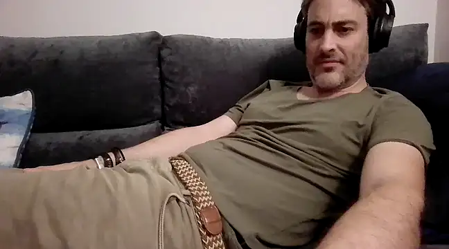 Snapshot of basquehotboy chatting on December 15, 2024, 11:09 pm basquehotboy online show from December 15, 2024, 11:09 pm