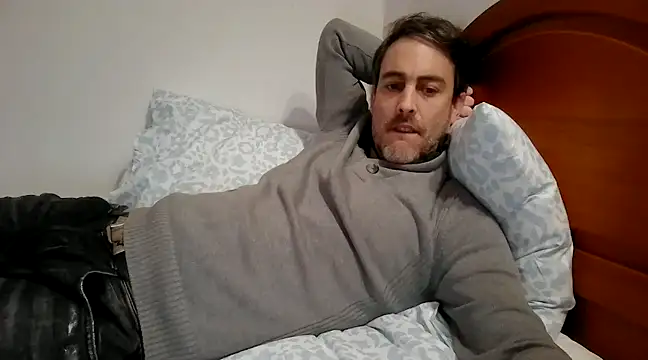 Snapshot of basquehotboy chatting on December 27, 2024, 4:43 pm basquehotboy online show from December 27, 2024, 4:43 pm