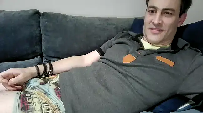 Snapshot of basquehotboy chatting on December 30, 2024, 5:02 pm basquehotboy online show from December 30, 2024, 5:02 pm