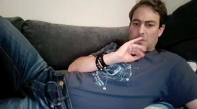 Snapshot of basquehotboy chatting on January 3, 2025, 10:29 pm basquehotboy online show from January 3, 2025, 10:29 pm