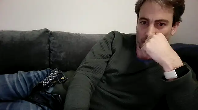 Snapshot of basquehotboy chatting on January 4, 2025, 11:38 pm basquehotboy online show from January 4, 2025, 11:38 pm