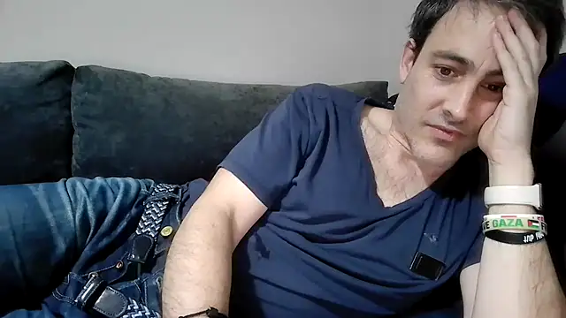 Snapshot of basquehotboy chatting on January 7, 2025, 9:46 pm basquehotboy online show from January 7, 2025, 9:46 pm