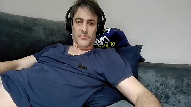 Snapshot of basquehotboy chatting on January 8, 2025, 10:27 pm basquehotboy online show from January 8, 2025, 10:27 pm