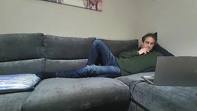 Snapshot of basquehotboy chatting on January 15, 2025, 9:41 pm basquehotboy online show from January 15, 2025, 9:41 pm