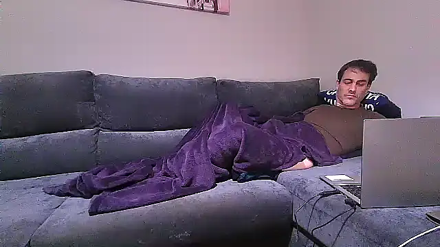 Snapshot of basquehotboy chatting on January 18, 2025, 11:22 pm basquehotboy online show from January 18, 2025, 11:22 pm