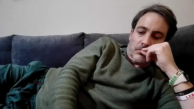 Snapshot of basquehotboy chatting on January 21, 2025, 11:02 pm basquehotboy online show from January 21, 2025, 11:02 pm