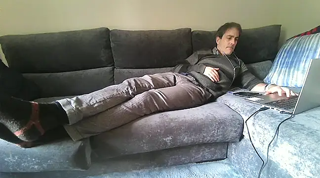 Snapshot of basquehotboy chatting on January 25, 2025, 2:14 pm basquehotboy online show from January 25, 2025, 2:14 pm