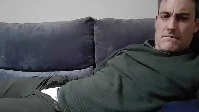Snapshot of basquehotboy chatting on February 5, 2025, 12:42 am basquehotboy online show from February 5, 2025, 12:42 am