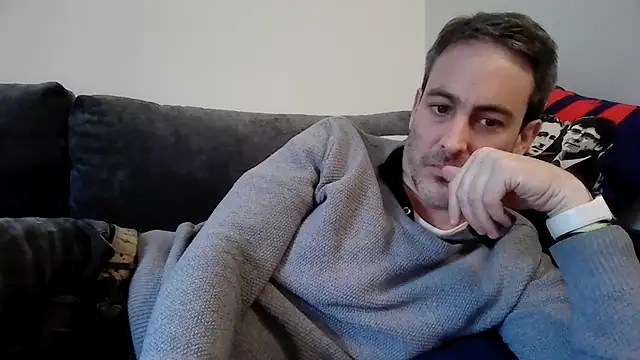 Snapshot of basquehotboy chatting on February 8, 2025, 4:25 pm basquehotboy online show from February 8, 2025, 4:25 pm