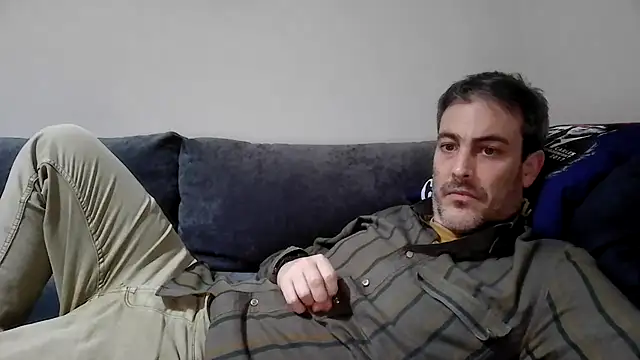 Snapshot of basquehotboy chatting on February 17, 2025, 10:03 pm basquehotboy online show from February 17, 2025, 10:03 pm