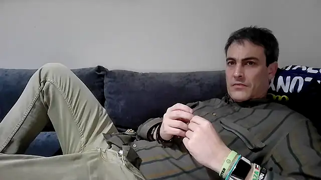 Snapshot of basquehotboy chatting on February 18, 2025, 10:14 pm basquehotboy online show from February 18, 2025, 10:14 pm