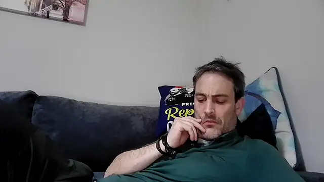 Snapshot of basquehotboy chatting on February 25, 2025, 8:41 pm basquehotboy online show from February 25, 2025, 8:41 pm