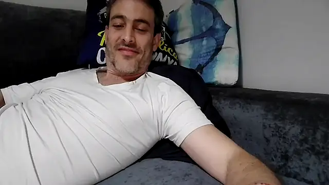 Snapshot of basquehotboy chatting on February 25, 2025, 11:44 pm basquehotboy online show from February 25, 2025, 11:44 pm