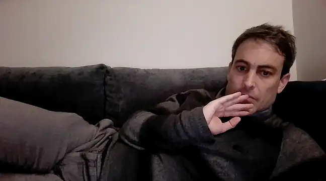 Snapshot of basquehotboy chatting on February 28, 2025, 9:44 pm basquehotboy online show from February 28, 2025, 9:44 pm