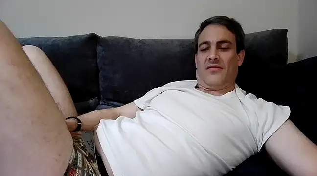 Snapshot of basquehotboy chatting on March 9, 2025, 12:42 am basquehotboy online show from March 9, 2025, 12:42 am
