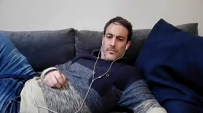 Snapshot of basquehotboy chatting on March 14, 2025, 11:00 pm basquehotboy online show from March 14, 2025, 11:00 pm