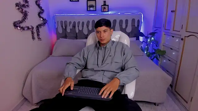 Damian23   online show from December 15, 2024, 12:28 pm