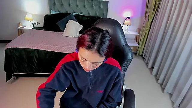 Kat cute  online show from March 13, 2025, 10:05 am