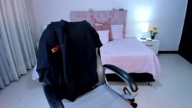 Kat cute  online show from March 18, 2025, 10:03 am