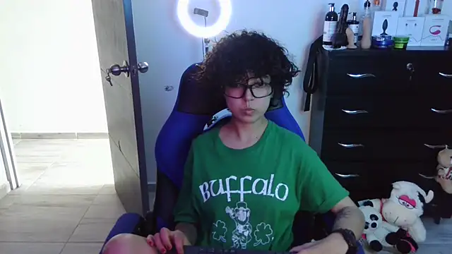 thomascooper7 online show from October 17, 2025, 7:05 pm