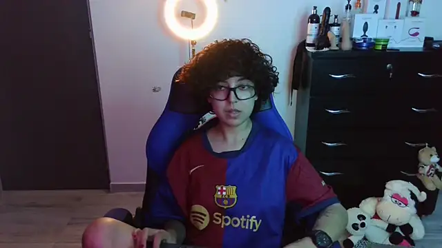 thomascooper7 online show from October 20, 2025, 2:01 am