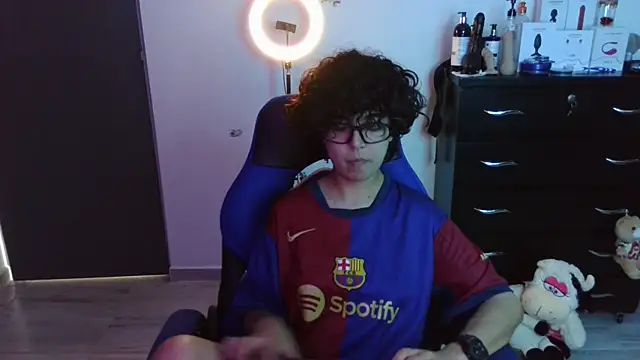 thomascooper7 online show from October 26, 2025, 7:09 pm