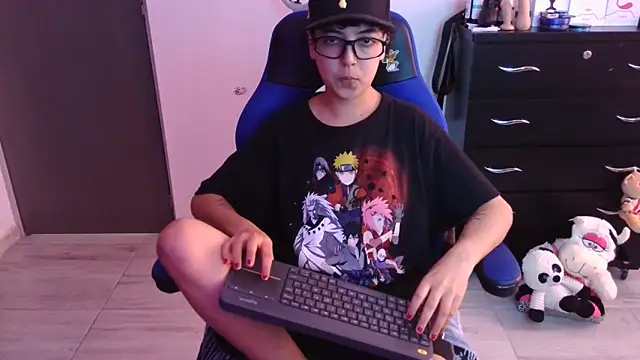 thomascooper7 online show from December 1, 2025, 6:46 pm