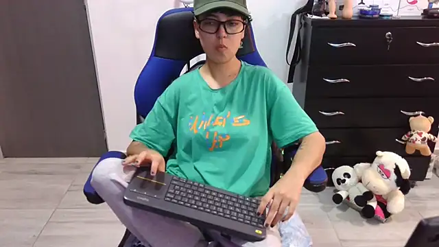 thomascooper7 online show from December 14, 2025, 6:45 pm