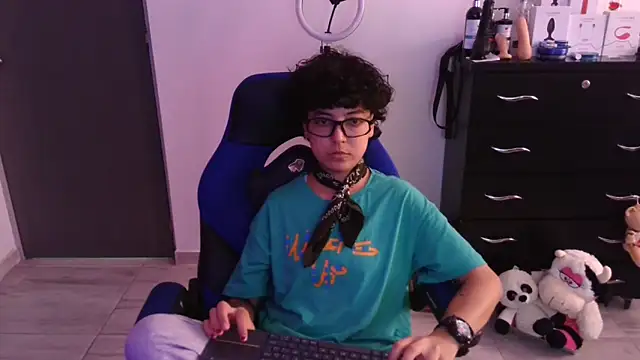 thomascooper7 online show from February 6, 2026, 6:33 pm