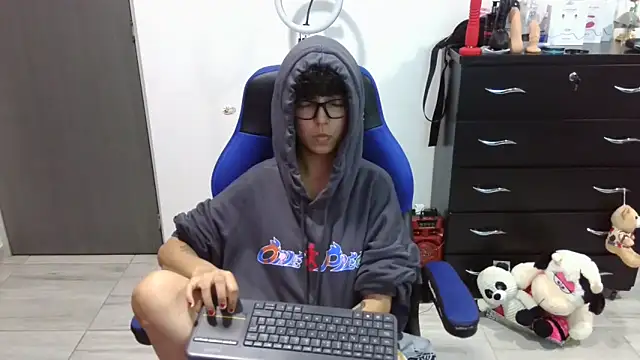 thomascooper7 online show from March 11, 2026, 1:00 am