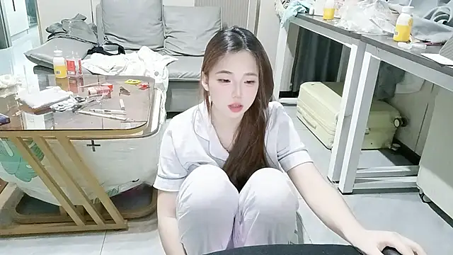 Snapshot of MM_YY_SS chatting on October 15, 2025, 6:24 am MM YY SS online show from October 15, 2025, 6:24 am