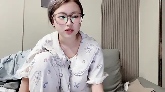 Snapshot of MM_YY_SS chatting on October 21, 2025, 10:05 am MM YY SS online show from October 21, 2025, 10:05 am
