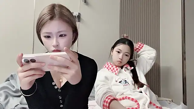 MM YY SS online show from November 8, 2025, 11:54 am