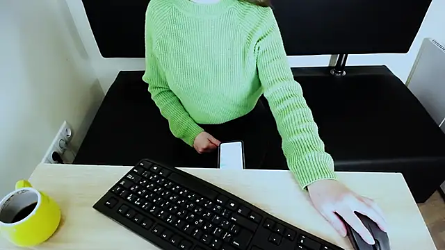 LaimaV  online show from October 26, 2025, 9:48 am