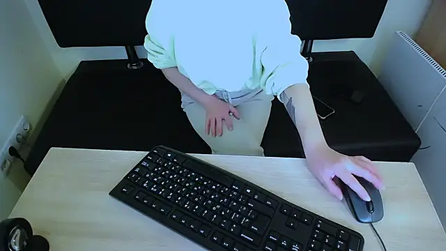 LaimaV  online show from October 30, 2025, 5:24 pm