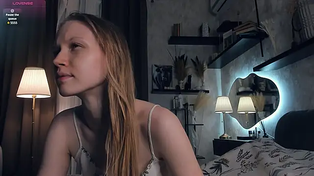 AnitaaClark online show from October 5, 2025, 7:23 pm