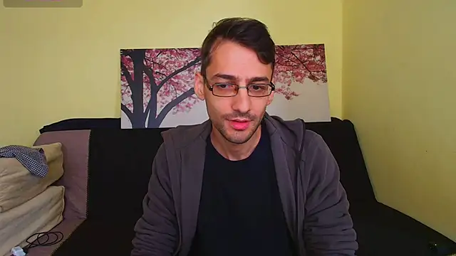 Snapshot of HungEddy chatting on October 2, 2025, 12:12 pm HungEddy online show from October 2, 2025, 12:12 pm