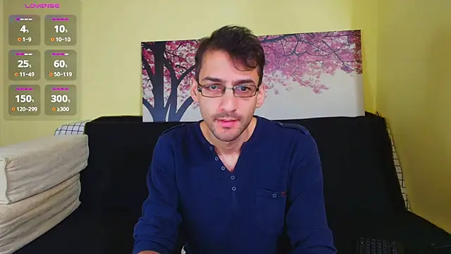 Snapshot of HungEddy chatting on October 22, 2025, 5:24 pm HungEddy online show from October 22, 2025, 5:24 pm