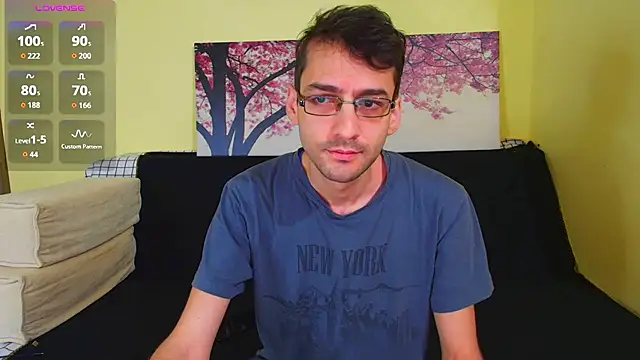 Snapshot of HungEddy chatting on October 25, 2025, 8:58 pm HungEddy online show from October 25, 2025, 8:58 pm