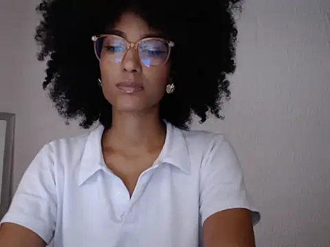 violettamartins online show from May 11, 2026, 8:06 pm