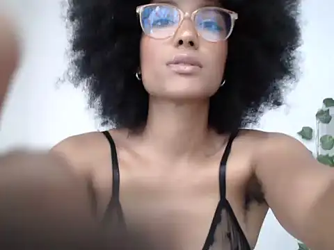 violettamartins online show from May 15, 2026, 9:11 pm