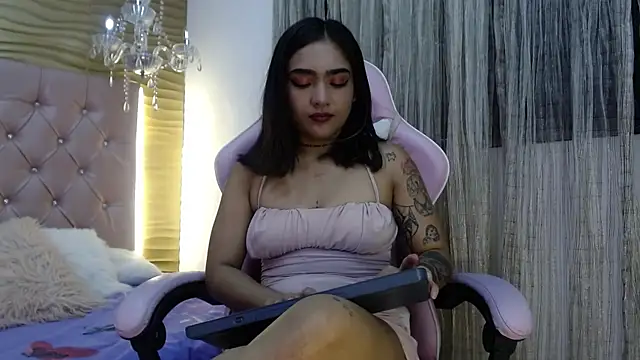 HelenaSwani online show from February 19, 2025, 12:33 pm