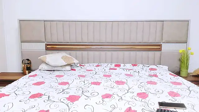 DiamondVelour online show from April 20, 2026, 7:15 pm