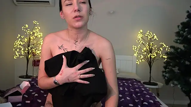 NikkiGoldSide online show from January 11, 2025, 1:01 pm
